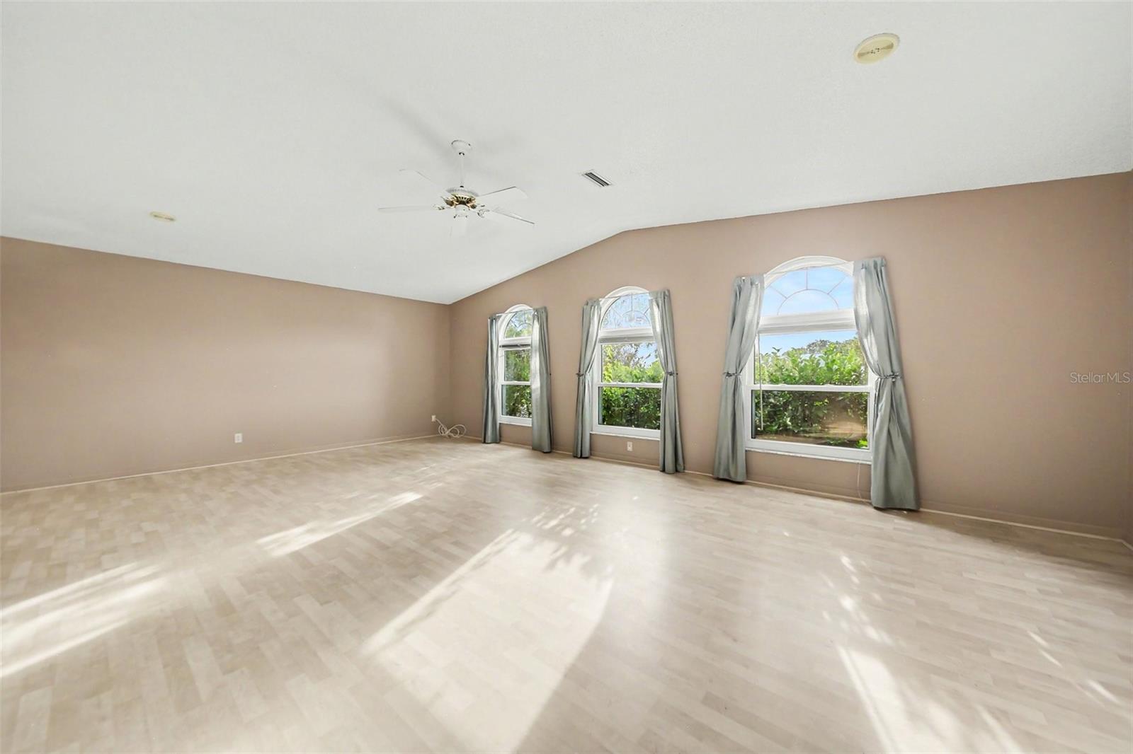 LADY LAKE ORANGE BLOSSOM GARDENS UNIT 15 - Residential