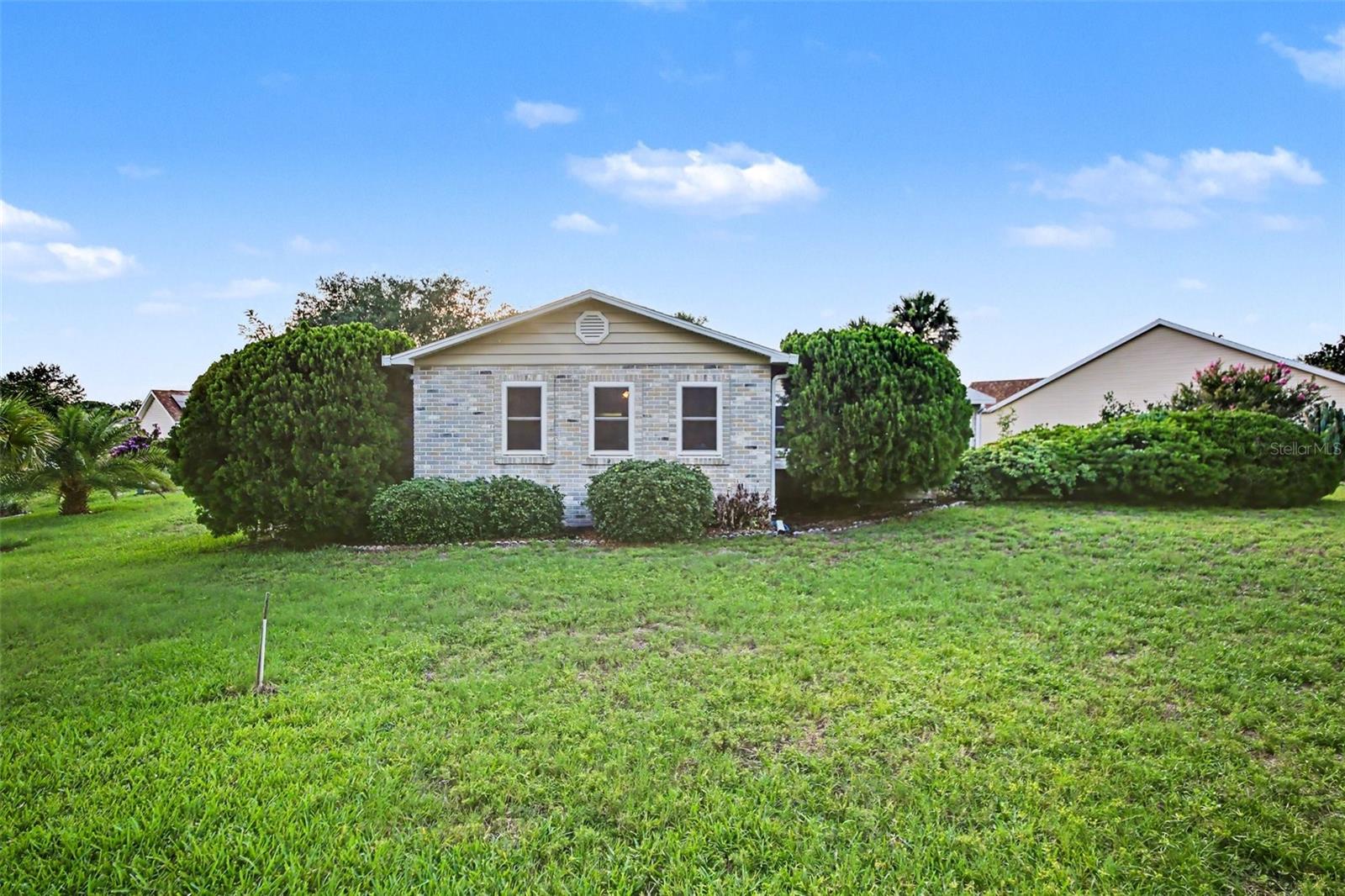 LADY LAKE ORANGE BLOSSOM GARDENS UNIT 15 - Residential