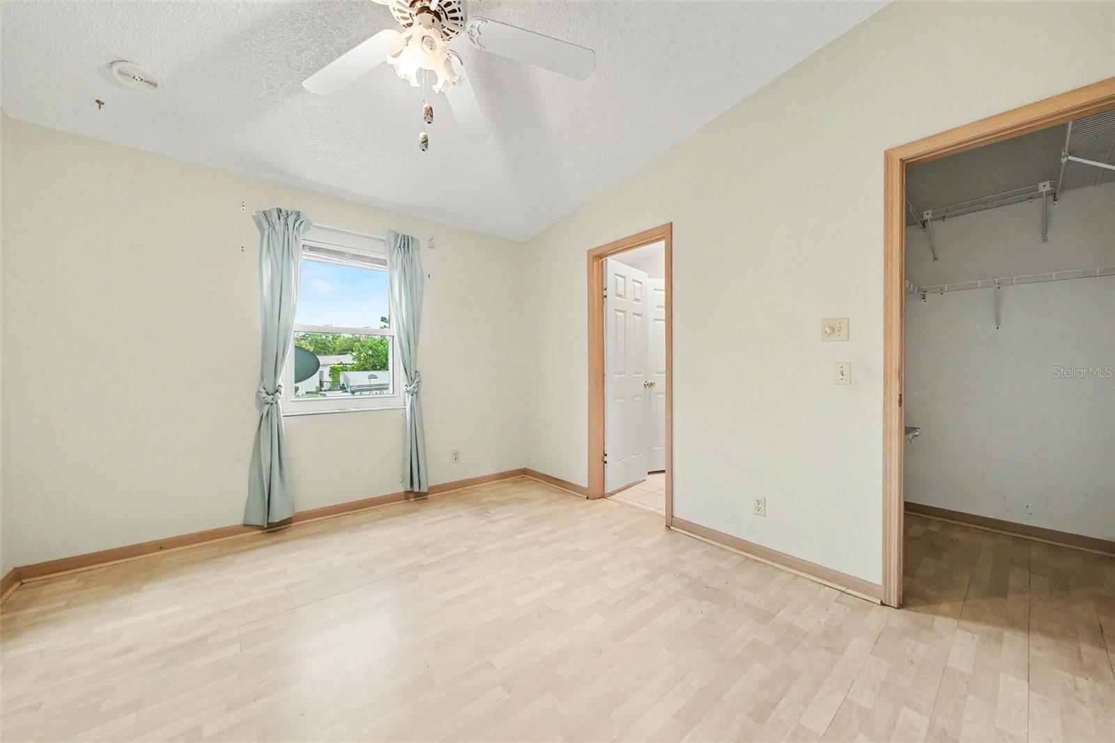 LADY LAKE ORANGE BLOSSOM GARDENS UNIT 15 - Residential
