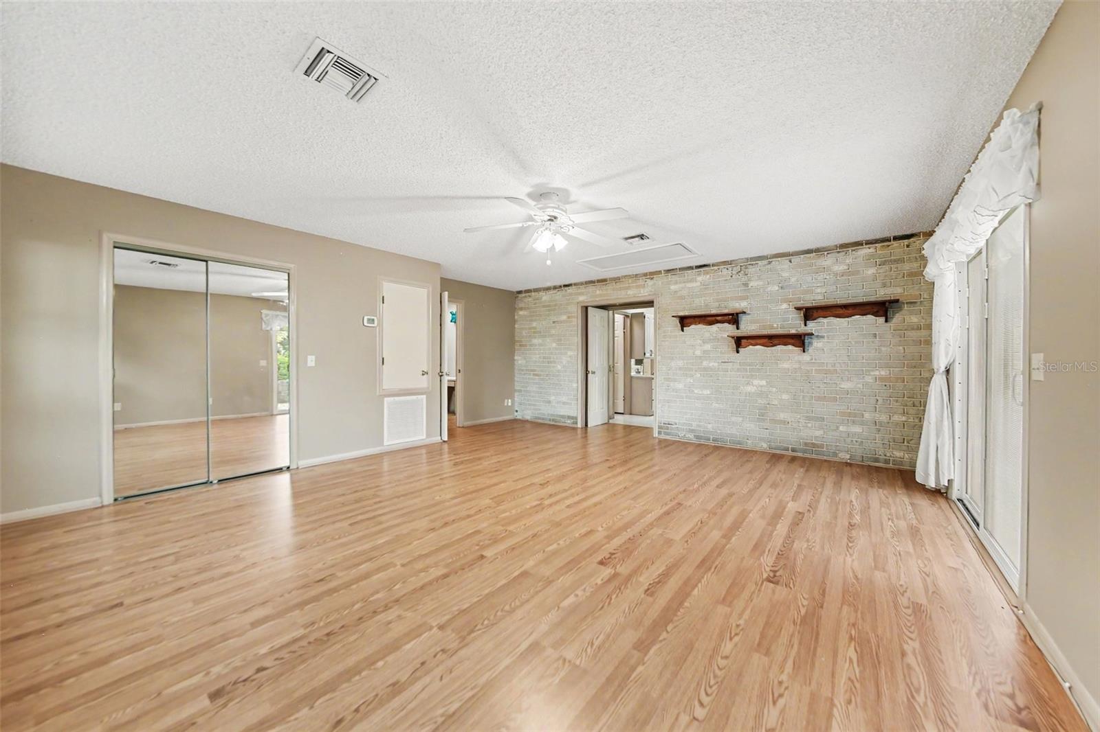 LADY LAKE ORANGE BLOSSOM GARDENS UNIT 15 - Residential