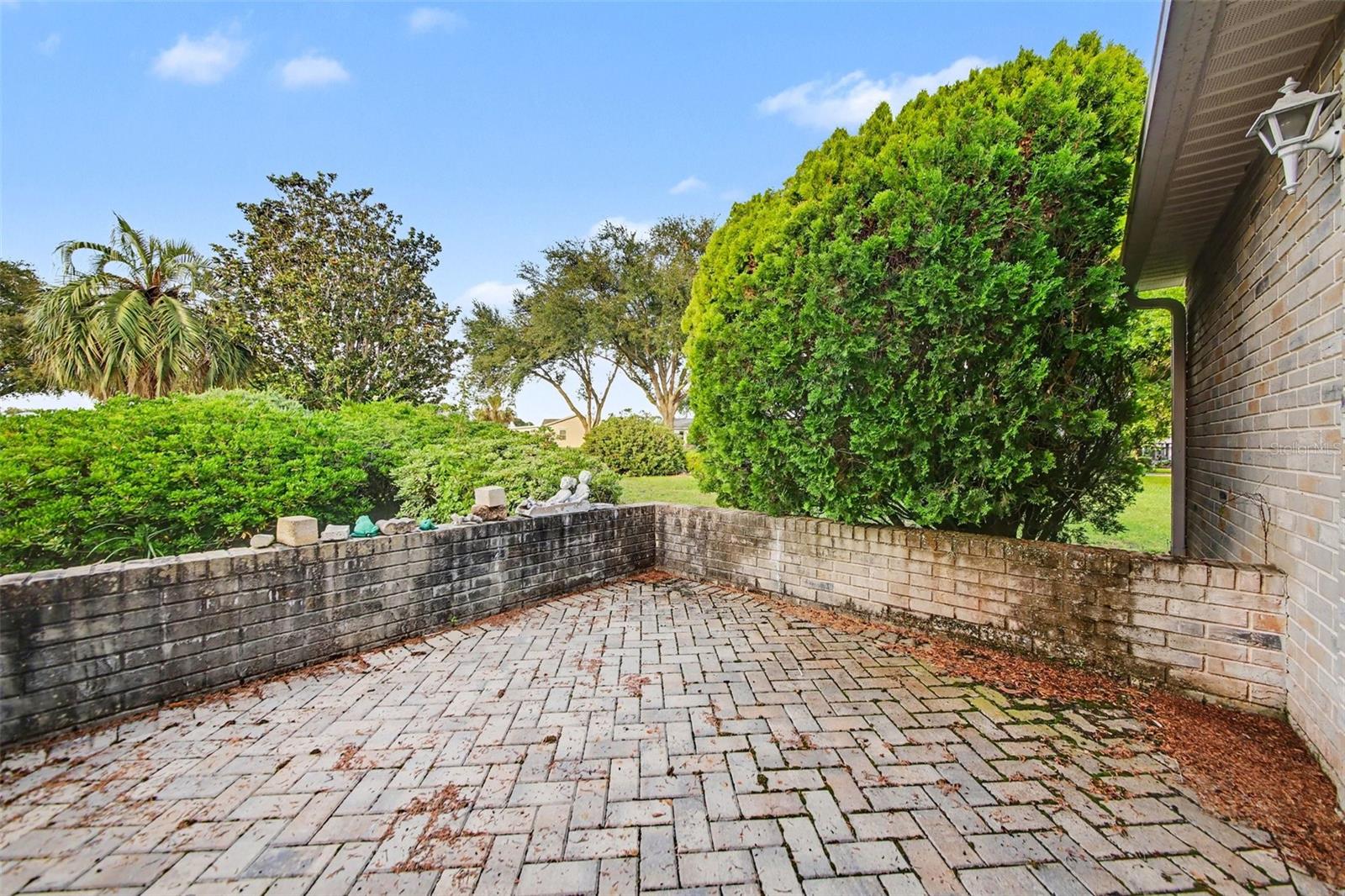 LADY LAKE ORANGE BLOSSOM GARDENS UNIT 15 - Residential