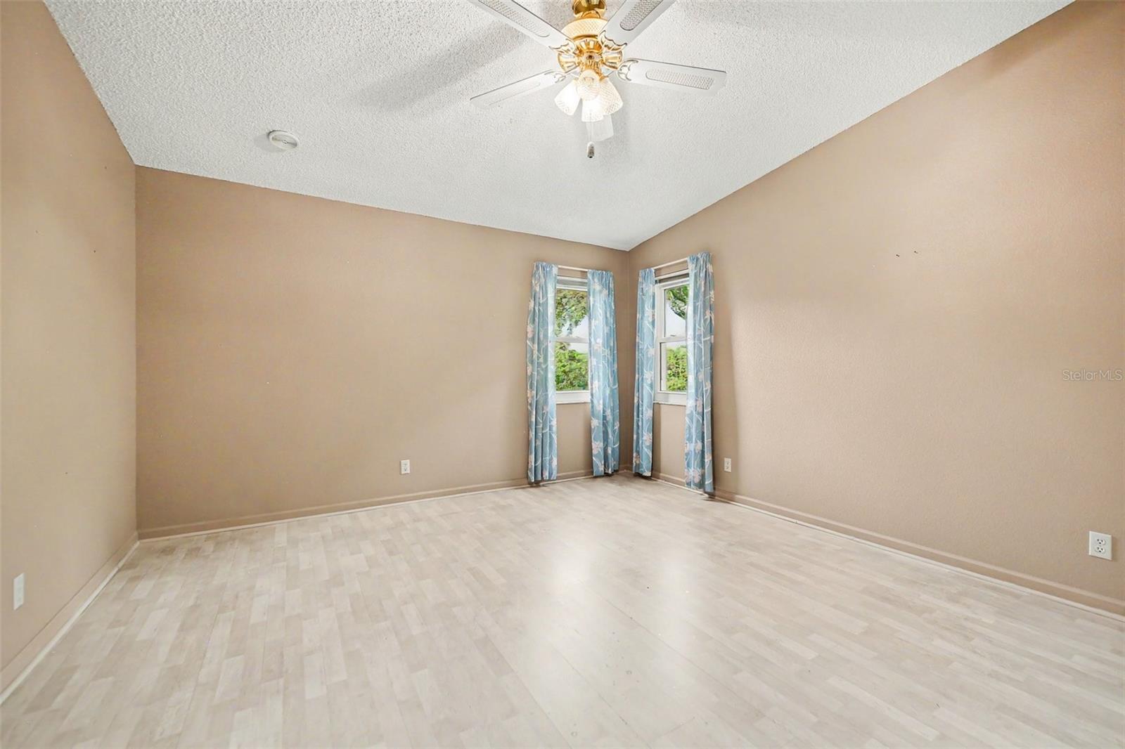 LADY LAKE ORANGE BLOSSOM GARDENS UNIT 15 - Residential