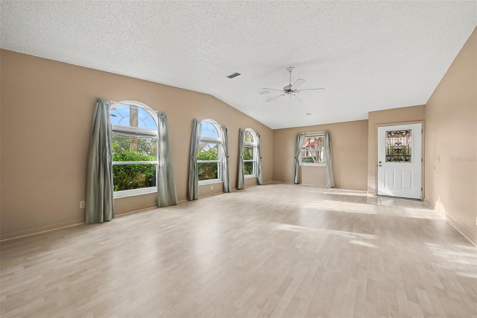 LADY LAKE ORANGE BLOSSOM GARDENS UNIT 15 - Residential