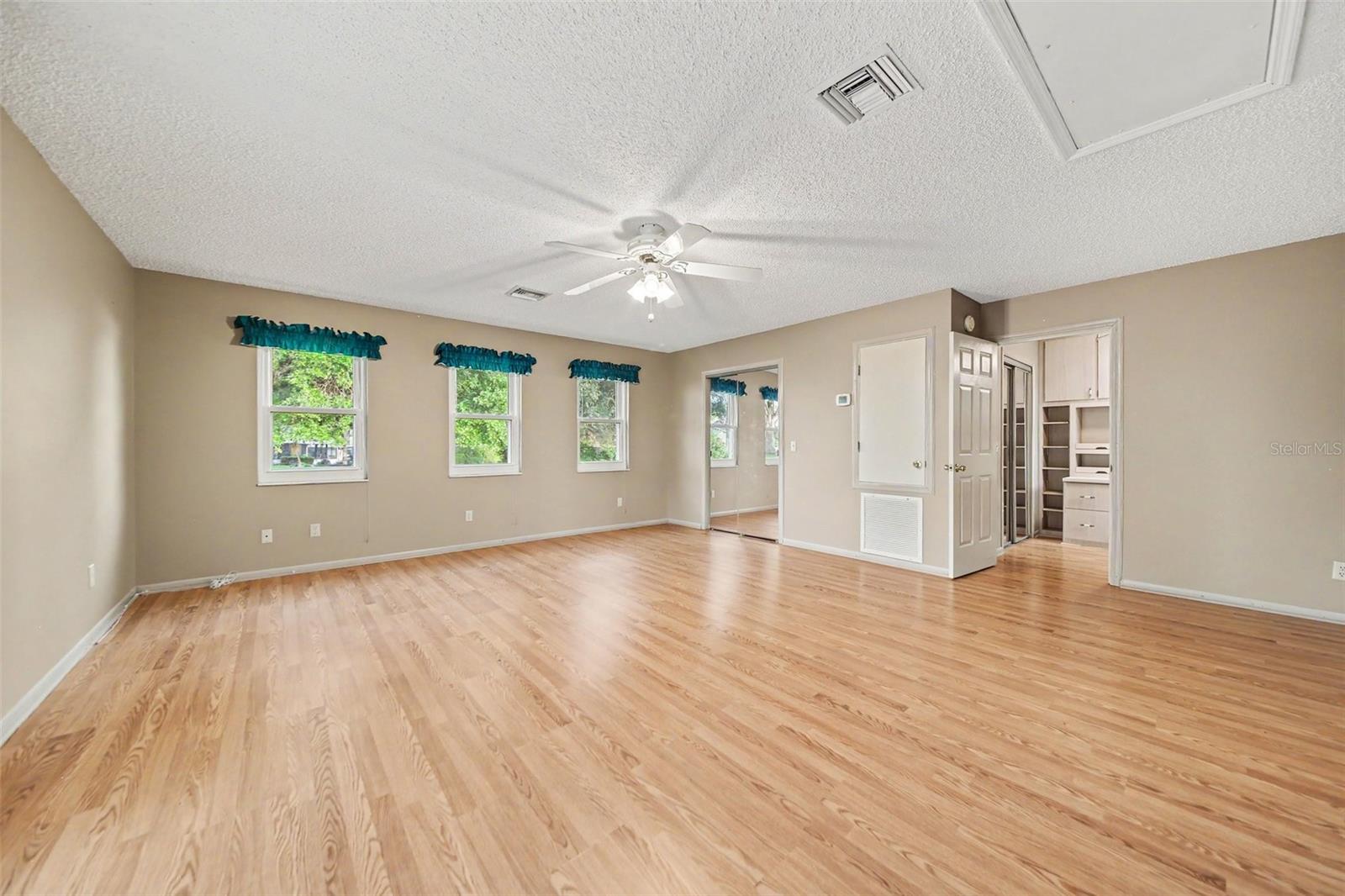 LADY LAKE ORANGE BLOSSOM GARDENS UNIT 15 - Residential