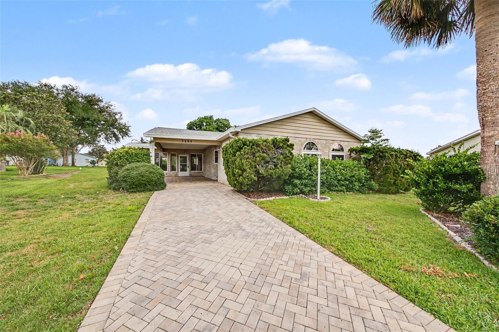 LADY LAKE ORANGE BLOSSOM GARDENS UNIT 15 - Residential