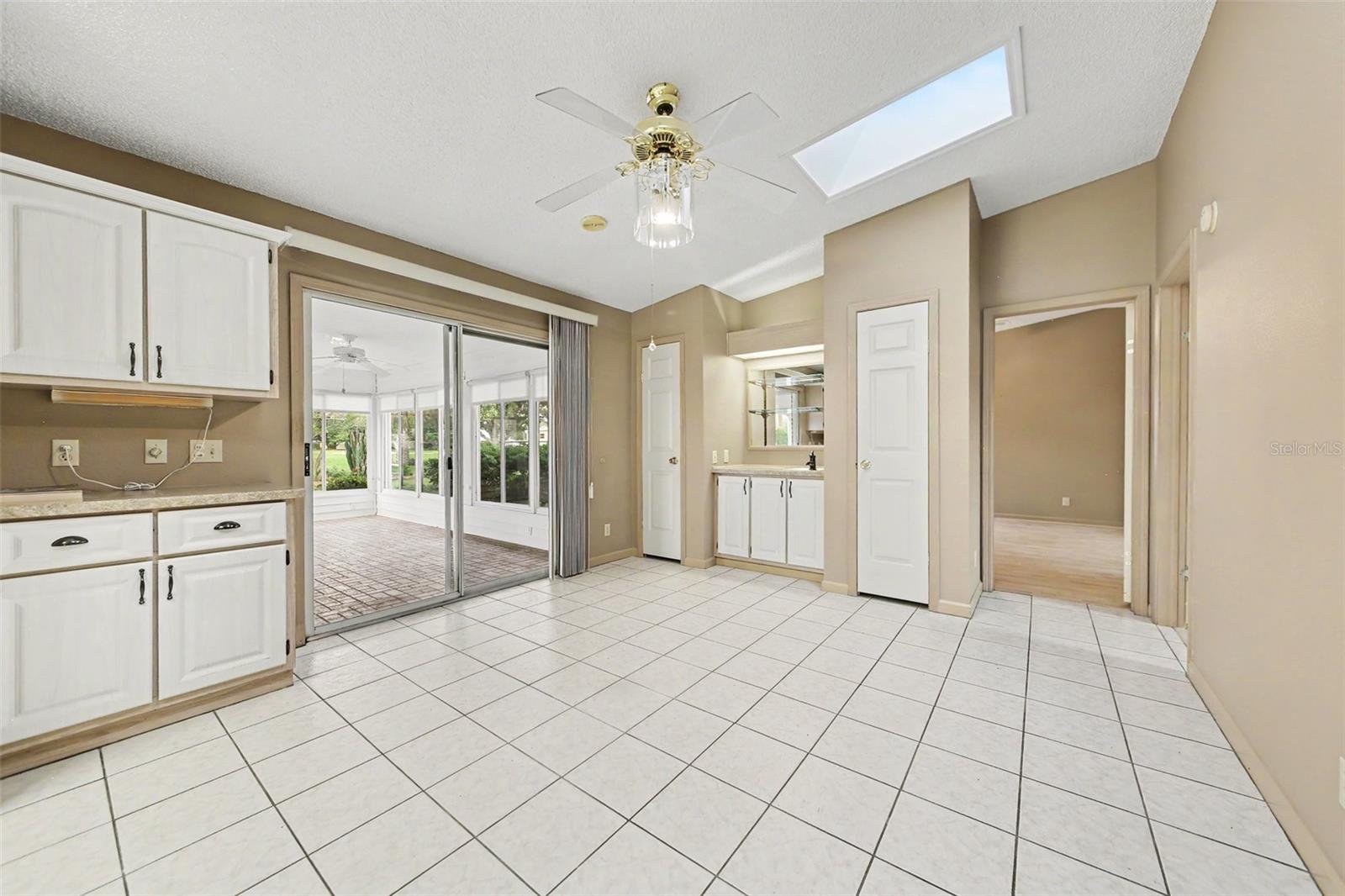 LADY LAKE ORANGE BLOSSOM GARDENS UNIT 15 - Residential