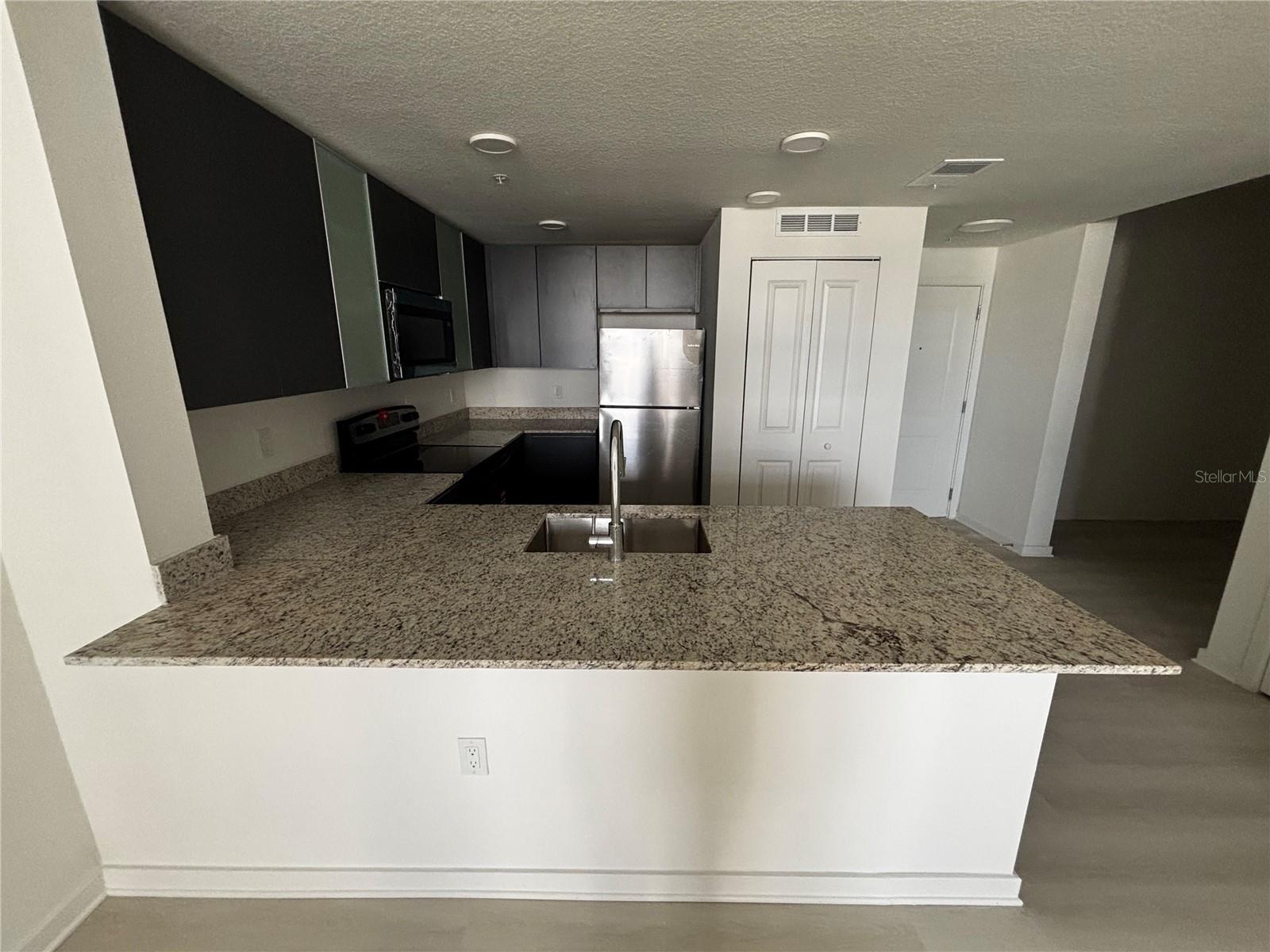 MILLENIA PK TOWER II - Residential Lease