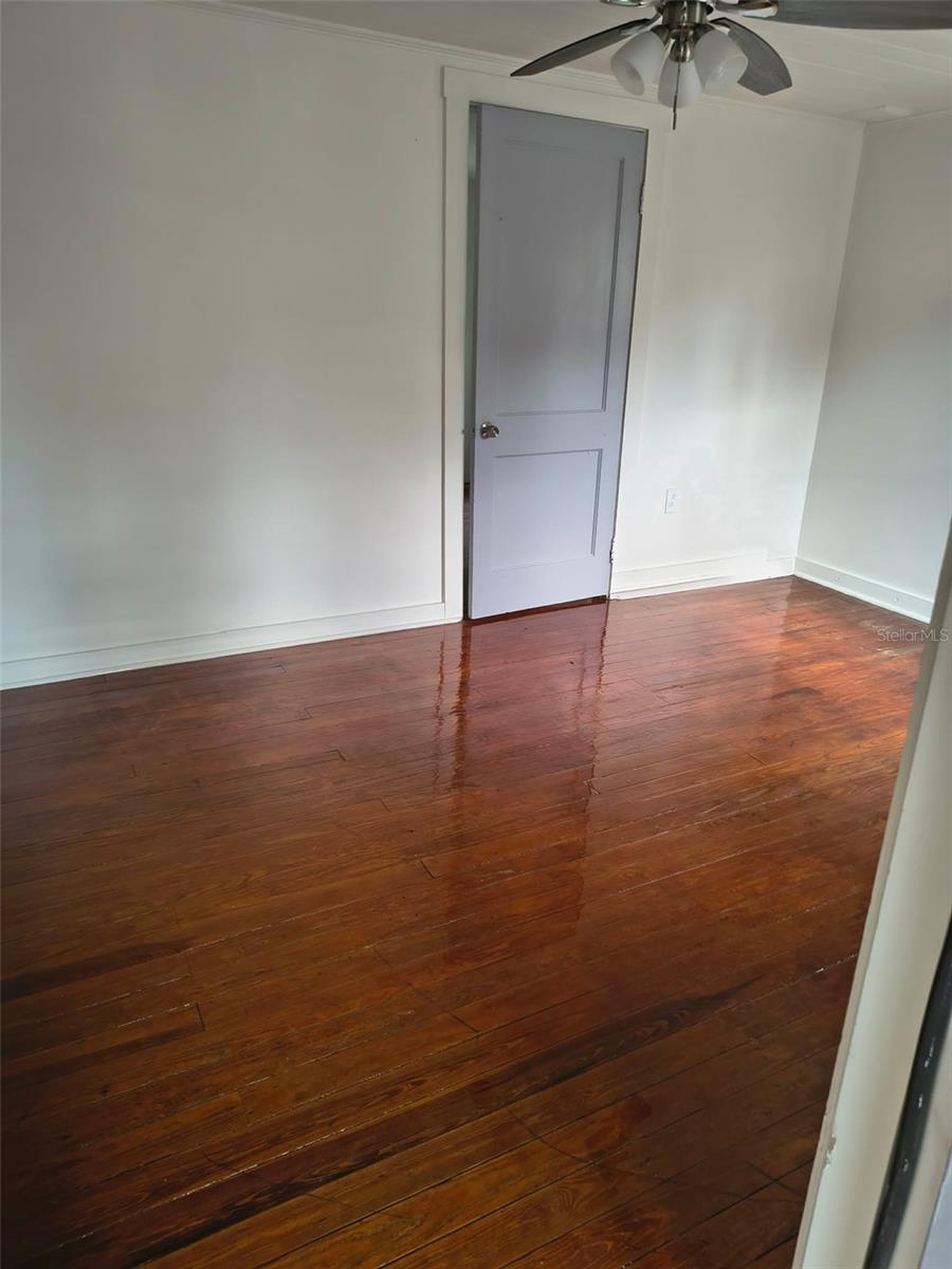 This is a must see fully remodel 2 bedrooms 1 bath. With no HOA. Huge back yard.
Call now to set up an appointment.
