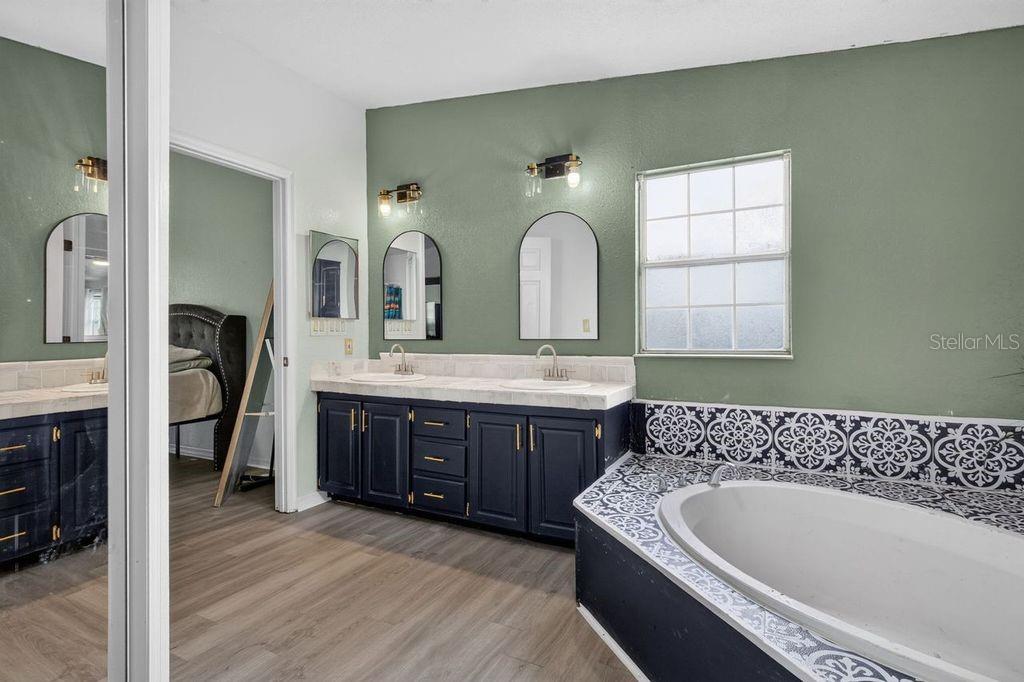 OAK HAMMOCK ESTATES - Residential