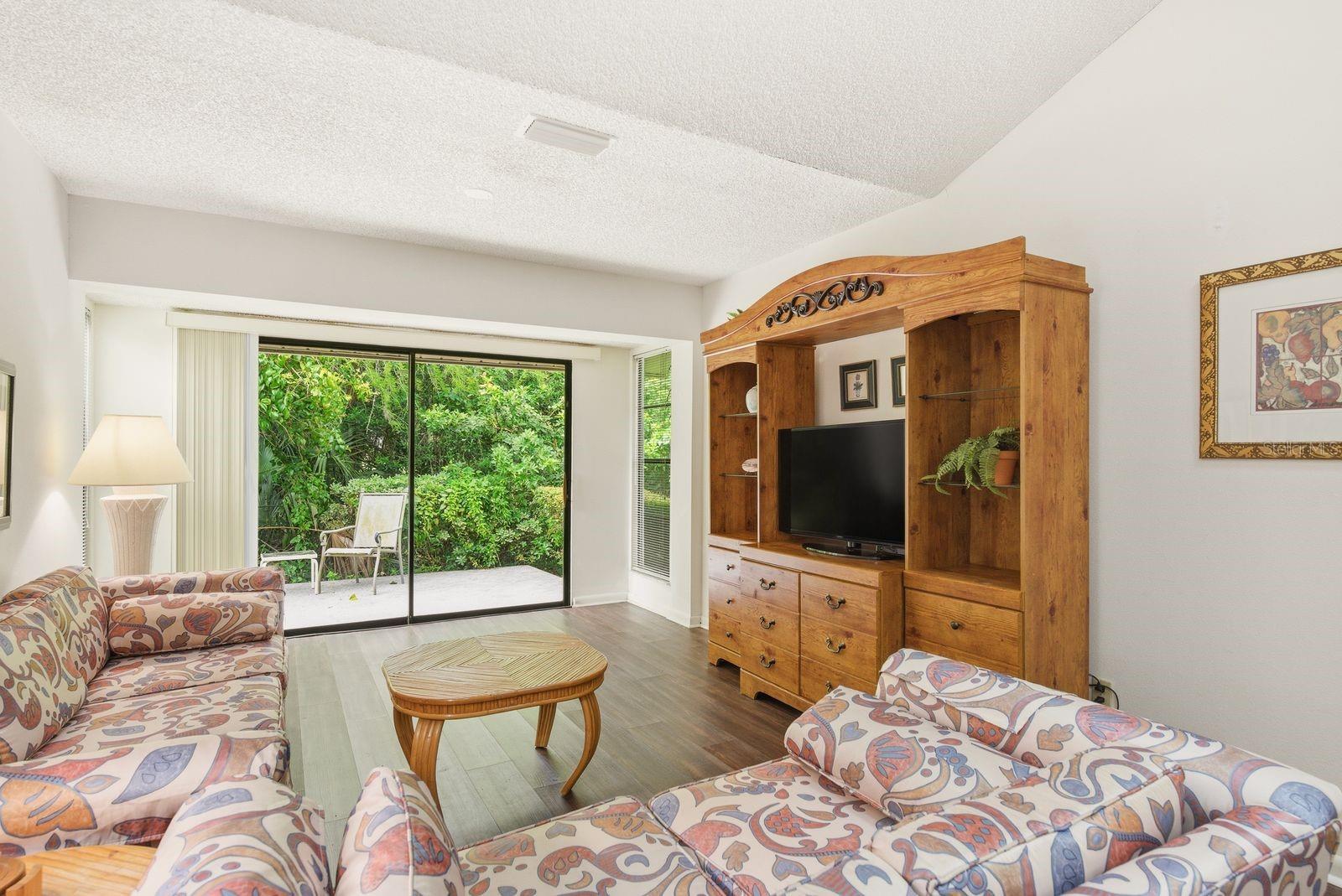 GOLF VIEW VILLAS CONDO 01 - Residential