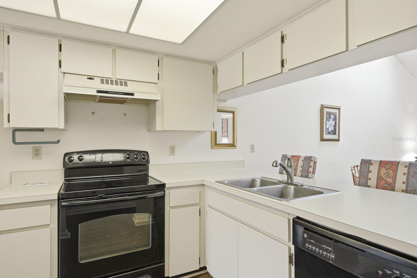 GOLF VIEW VILLAS CONDO 01 - Residential