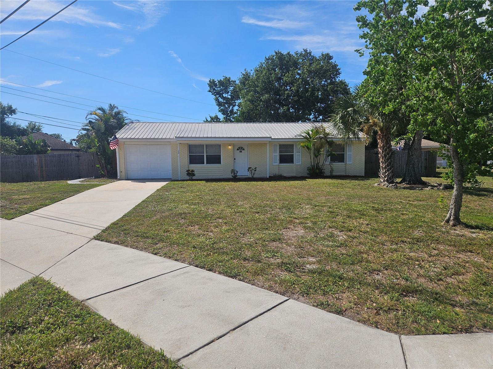 LAKE SARASOTA - Residential