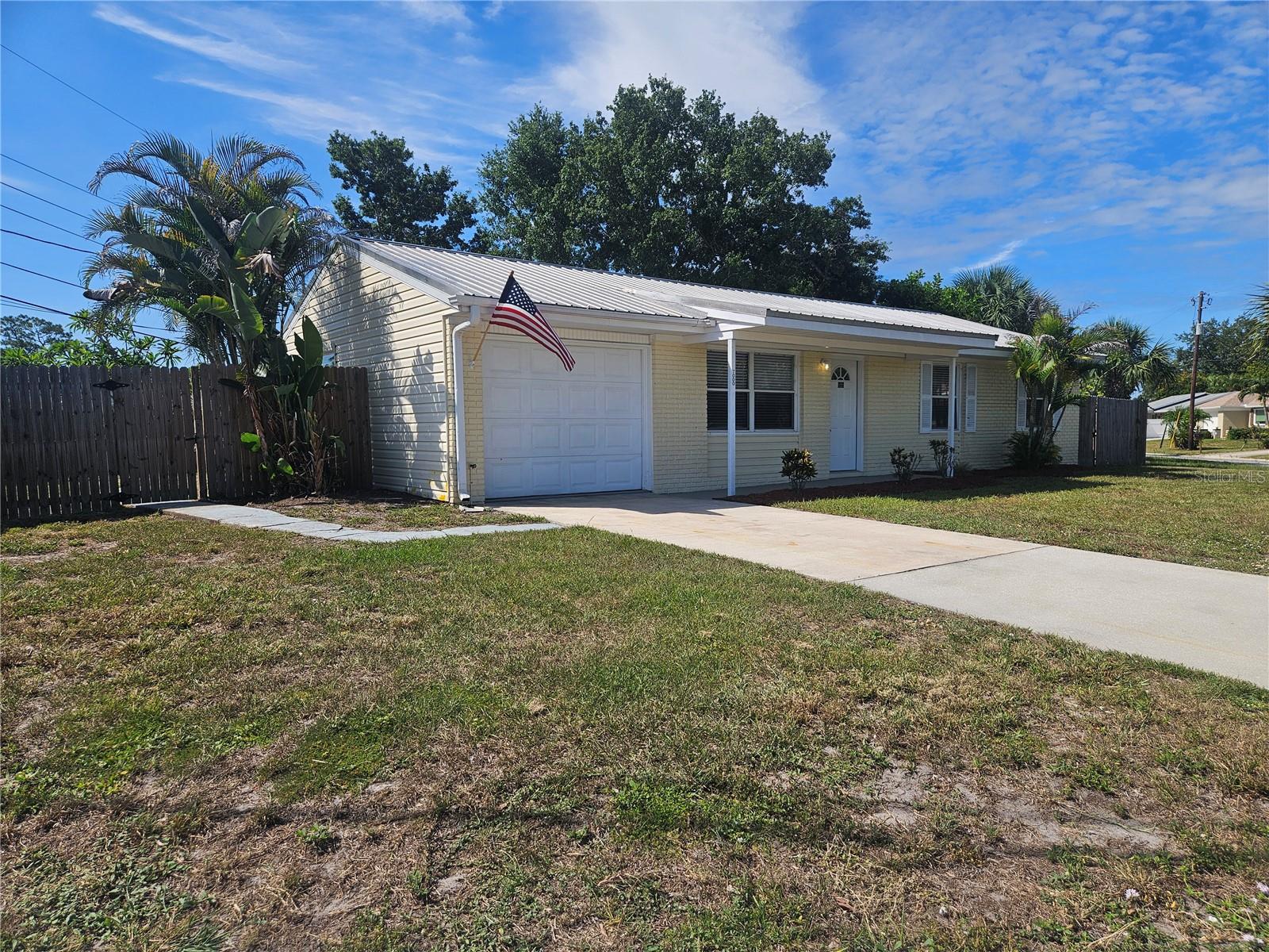 LAKE SARASOTA - Residential