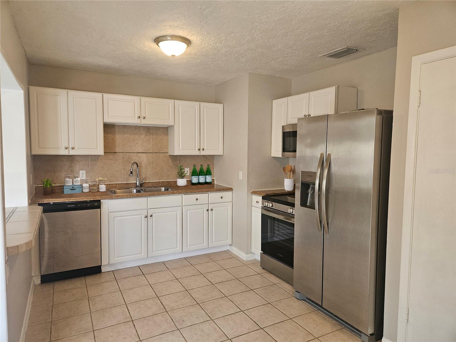 LAKE SARASOTA - Residential