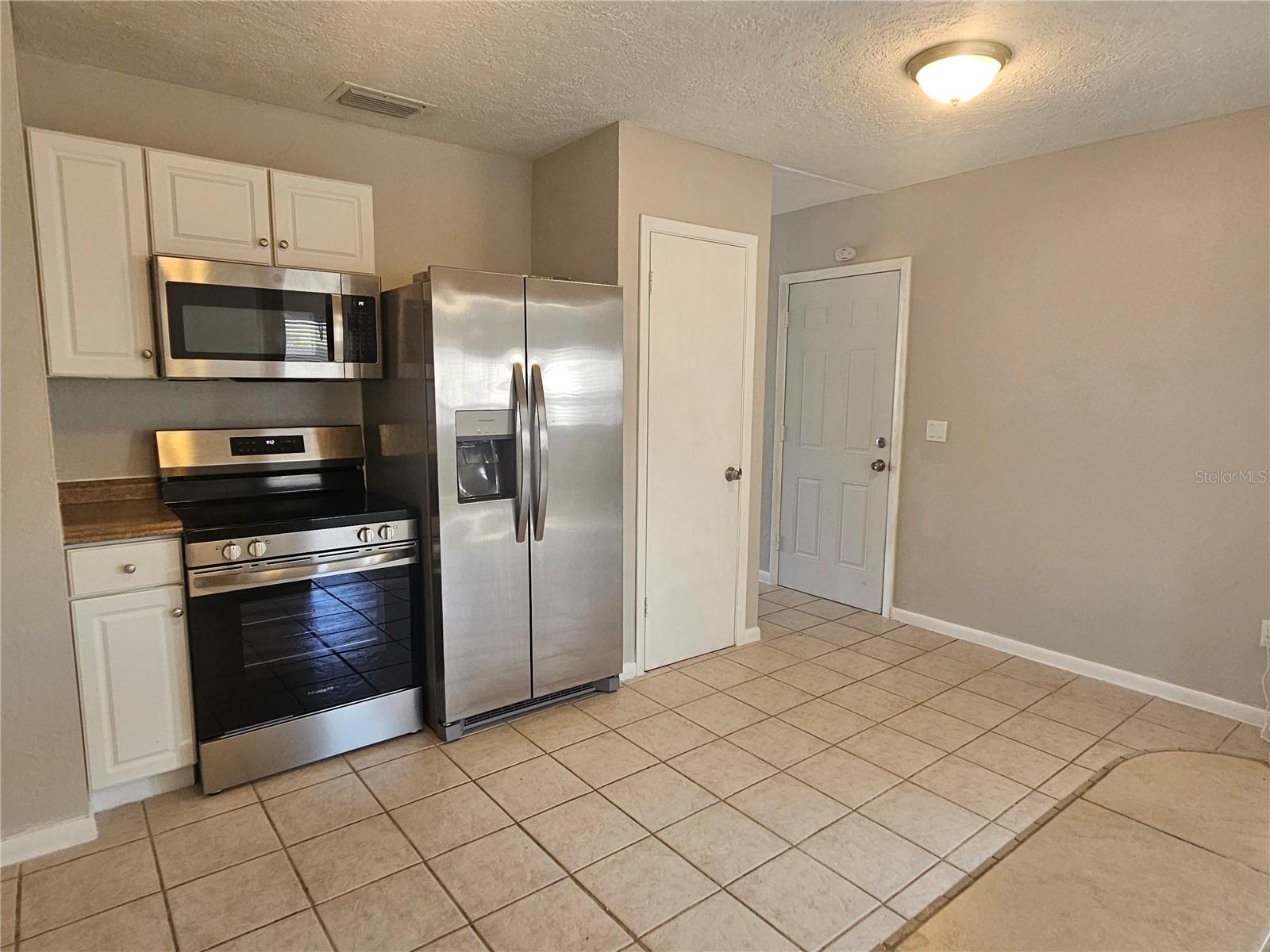LAKE SARASOTA - Residential