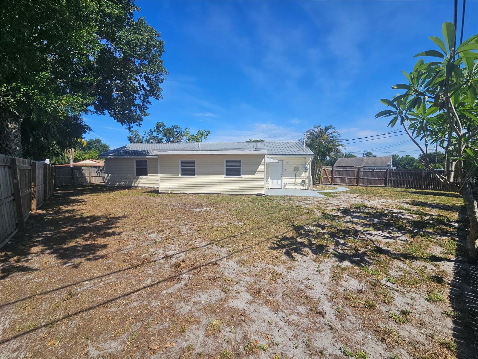 LAKE SARASOTA - Residential