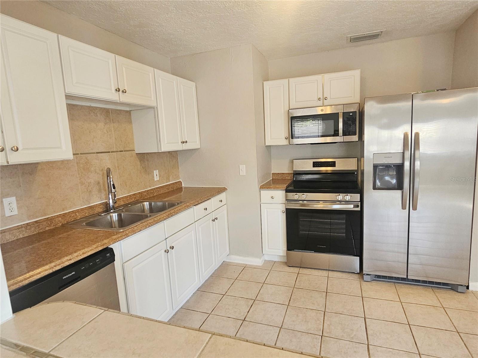 LAKE SARASOTA - Residential