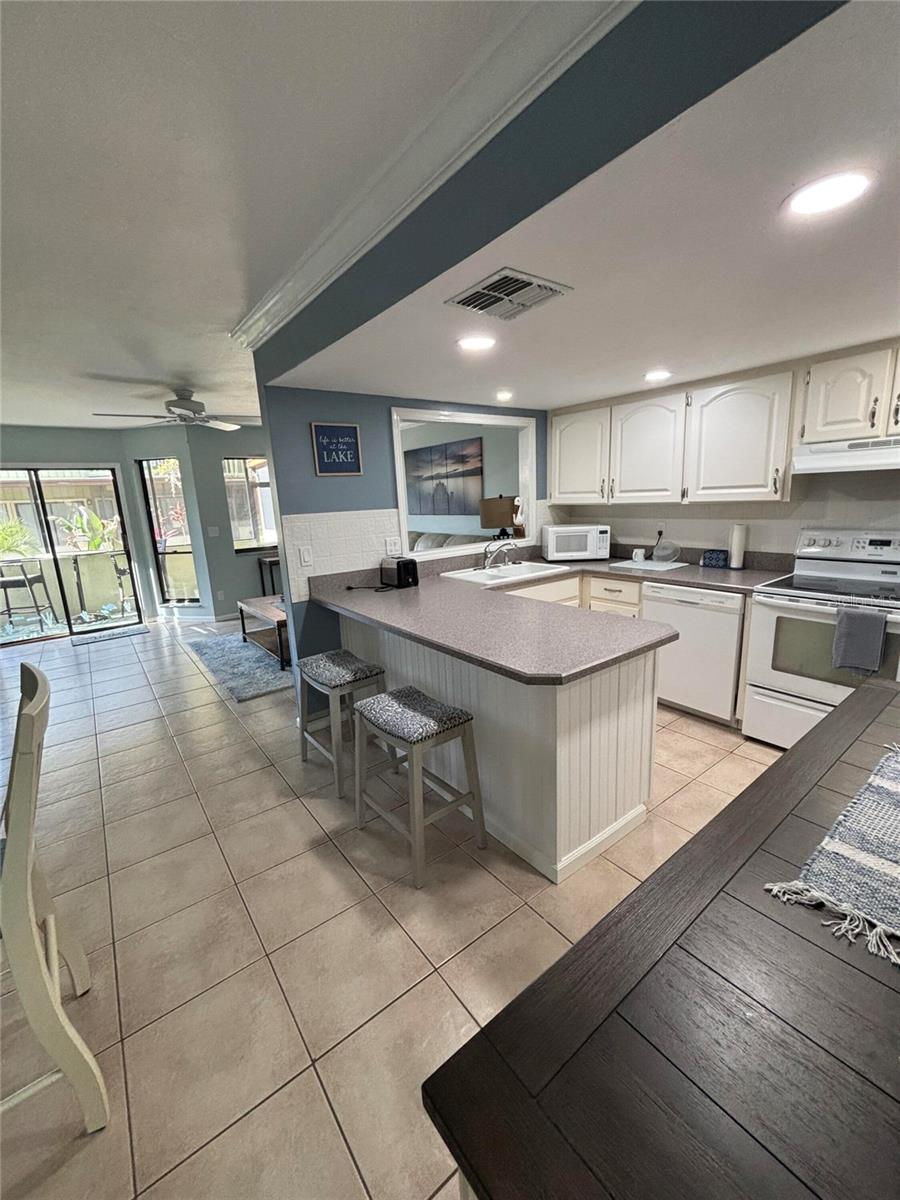 BAY STREET VILLAS - Residential