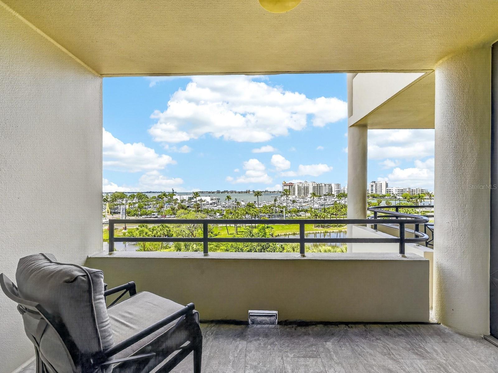 BAY PLAZA - Residential