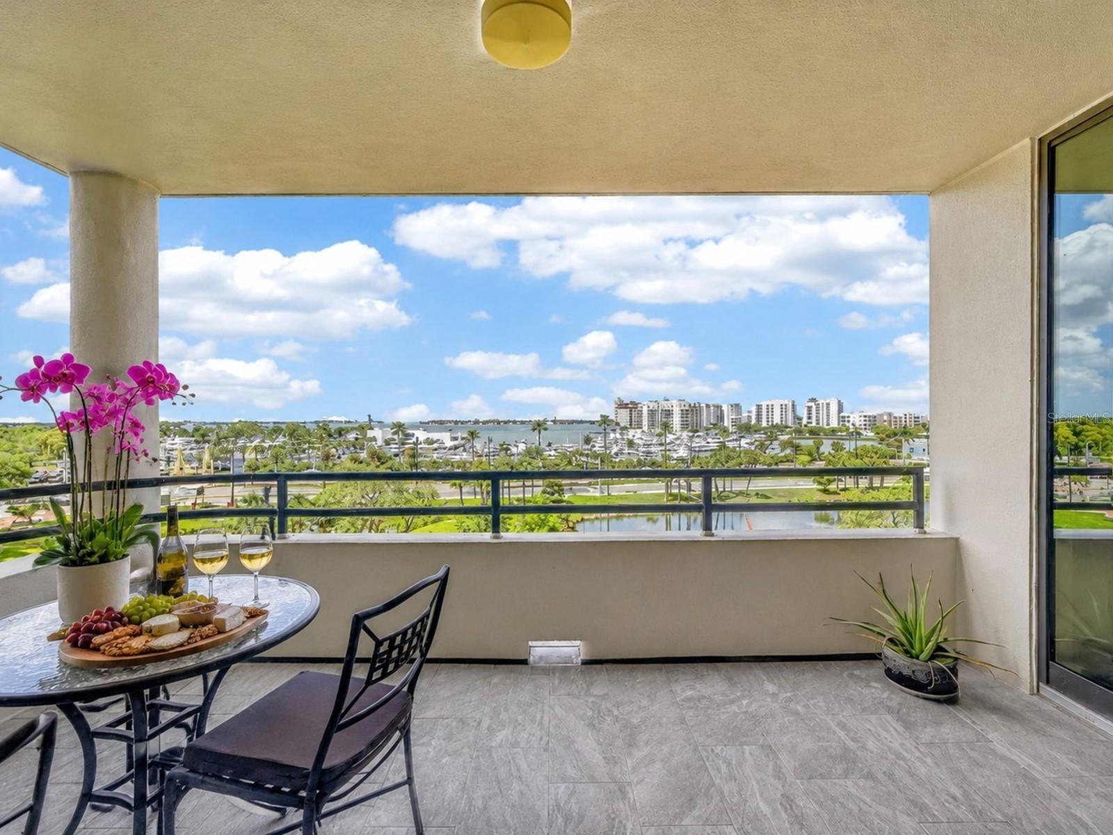BAY PLAZA - Residential