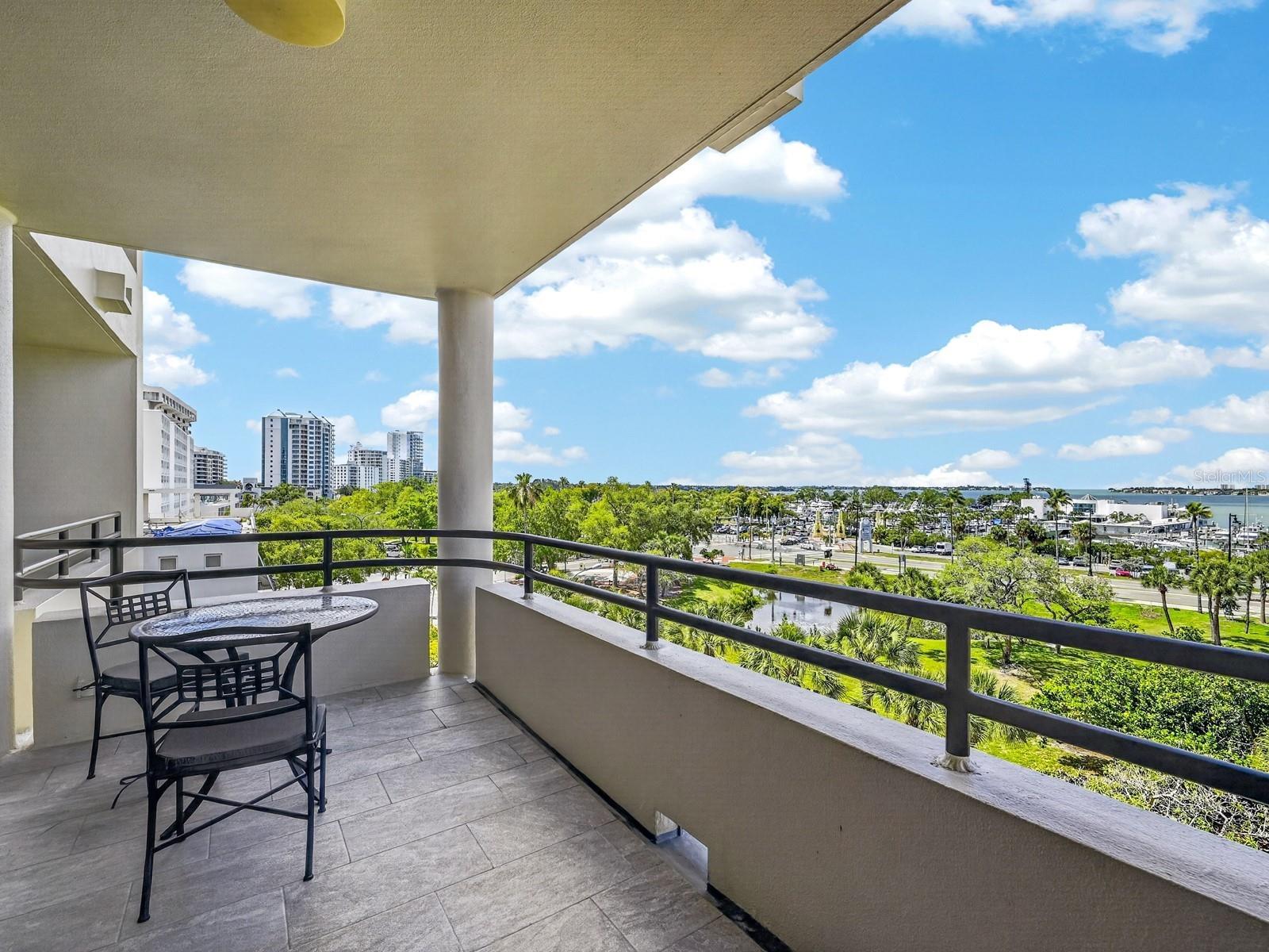 BAY PLAZA - Residential