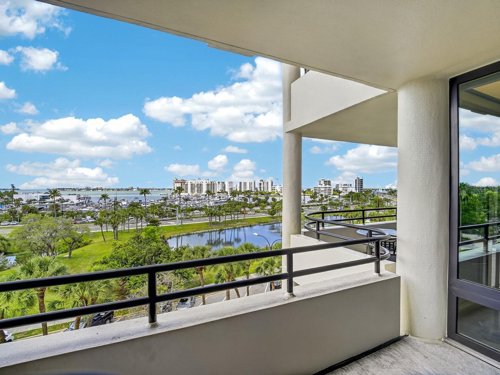 BAY PLAZA - Residential