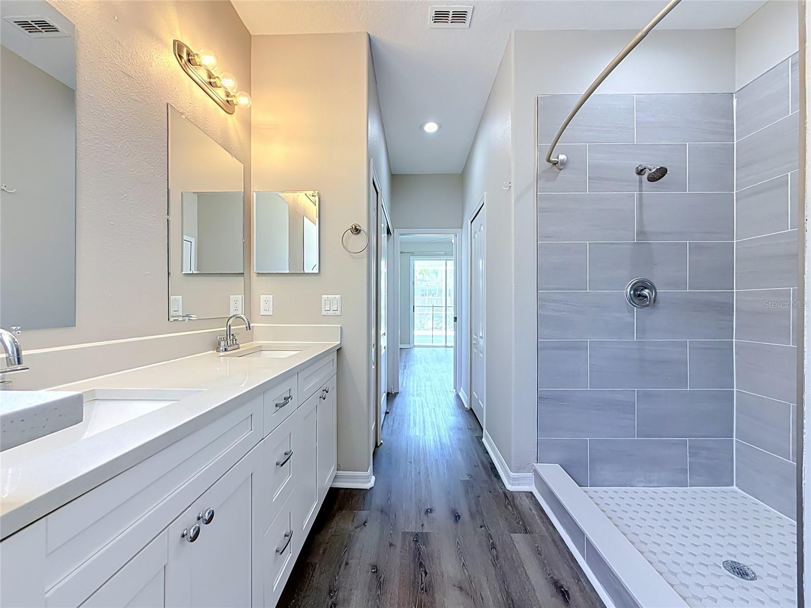 GRASSY POINTE - PH 1 - Residential