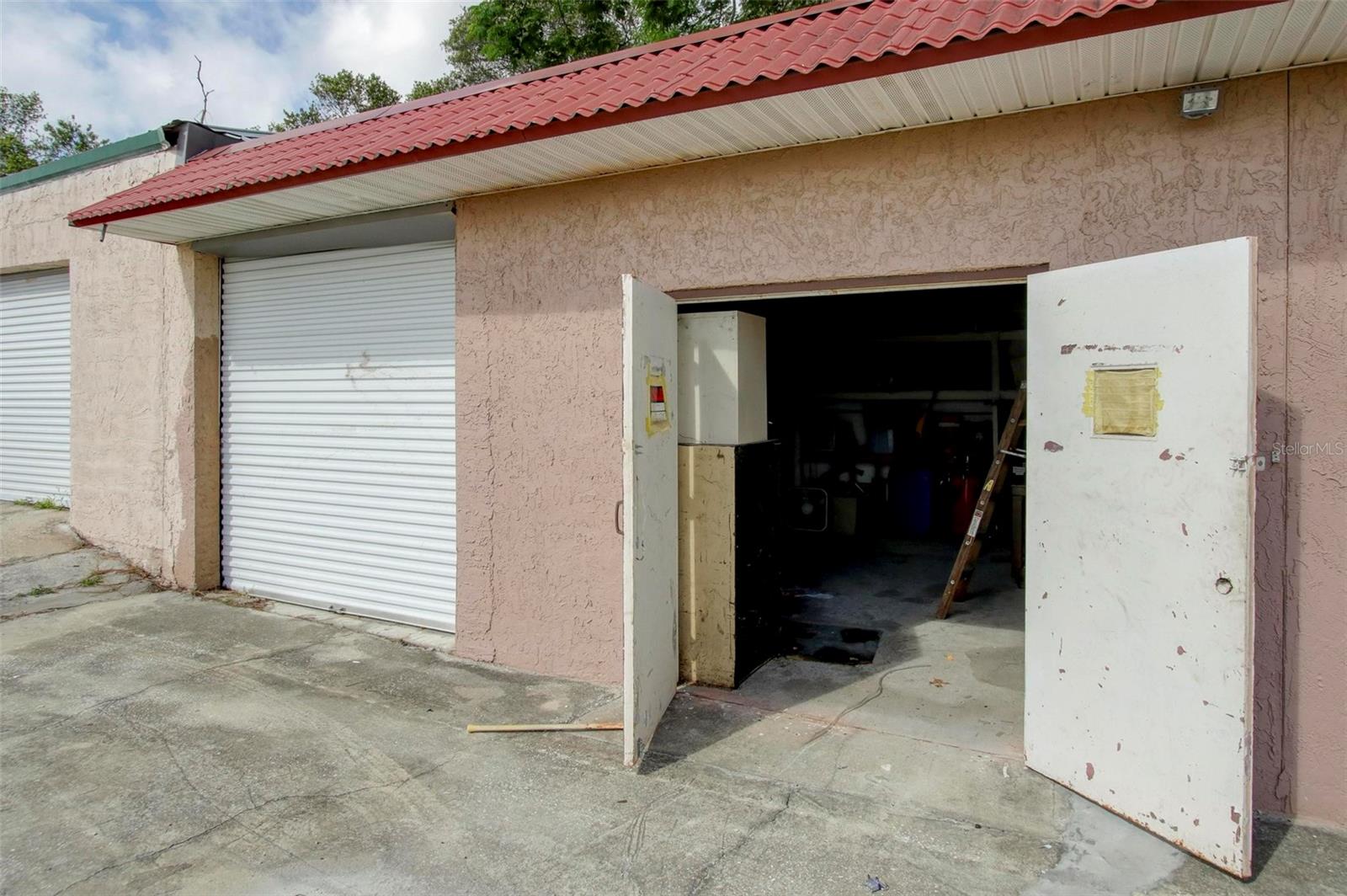 MIKE SUGAR ESTATES - Commercial Sale