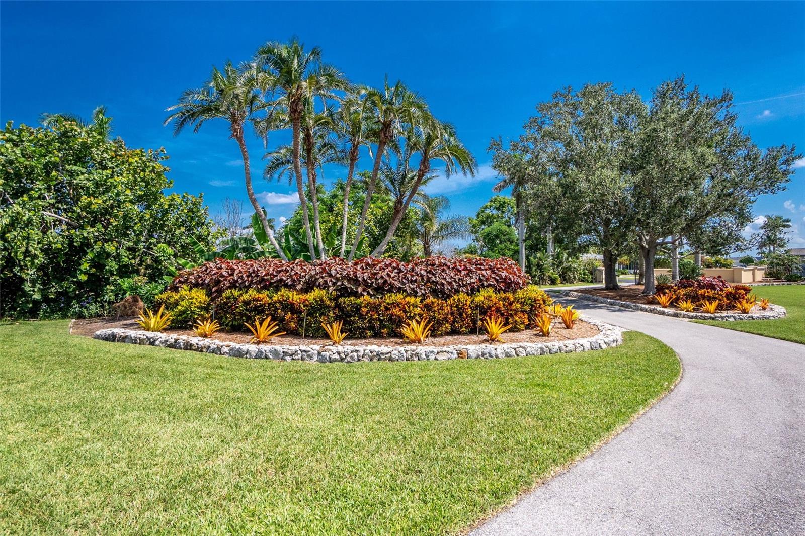 2000 MIDWAY ESTATES - Residential