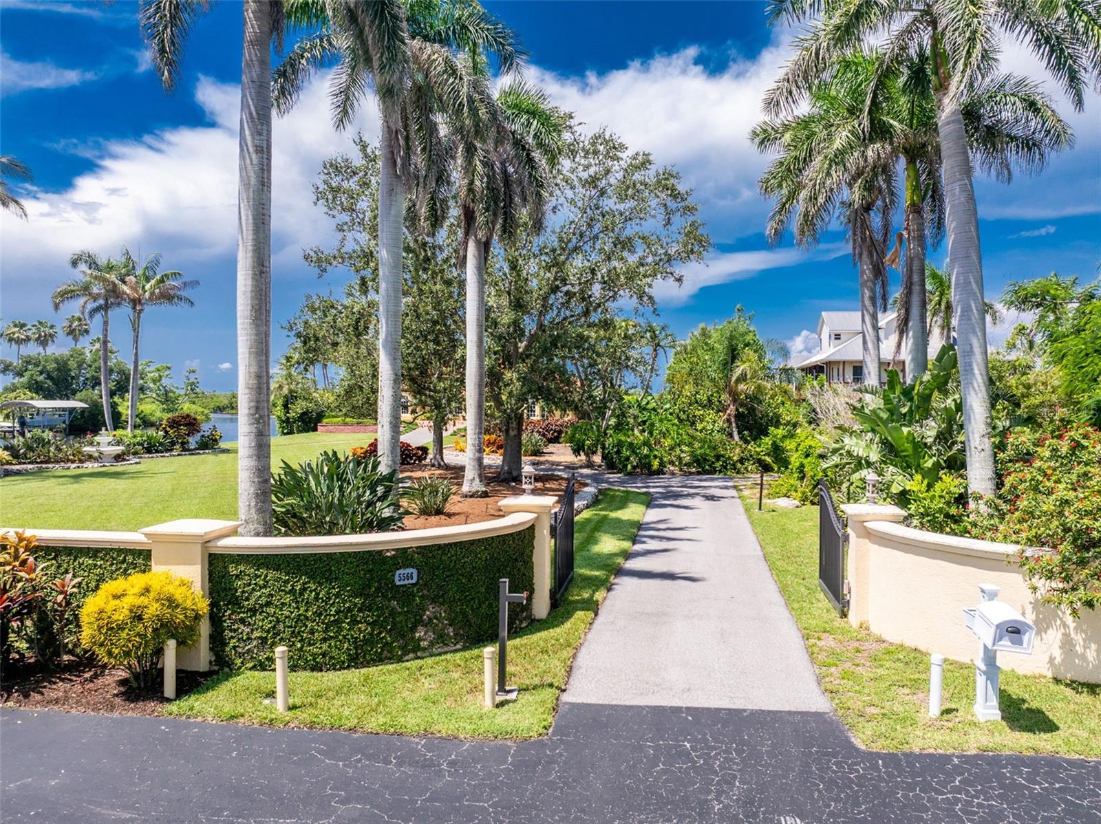 2000 MIDWAY ESTATES - Residential