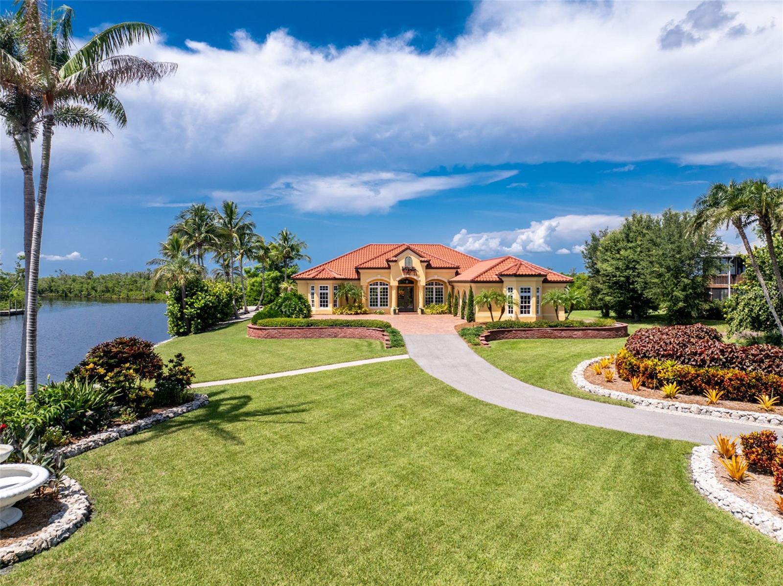 2000 MIDWAY ESTATES - Residential