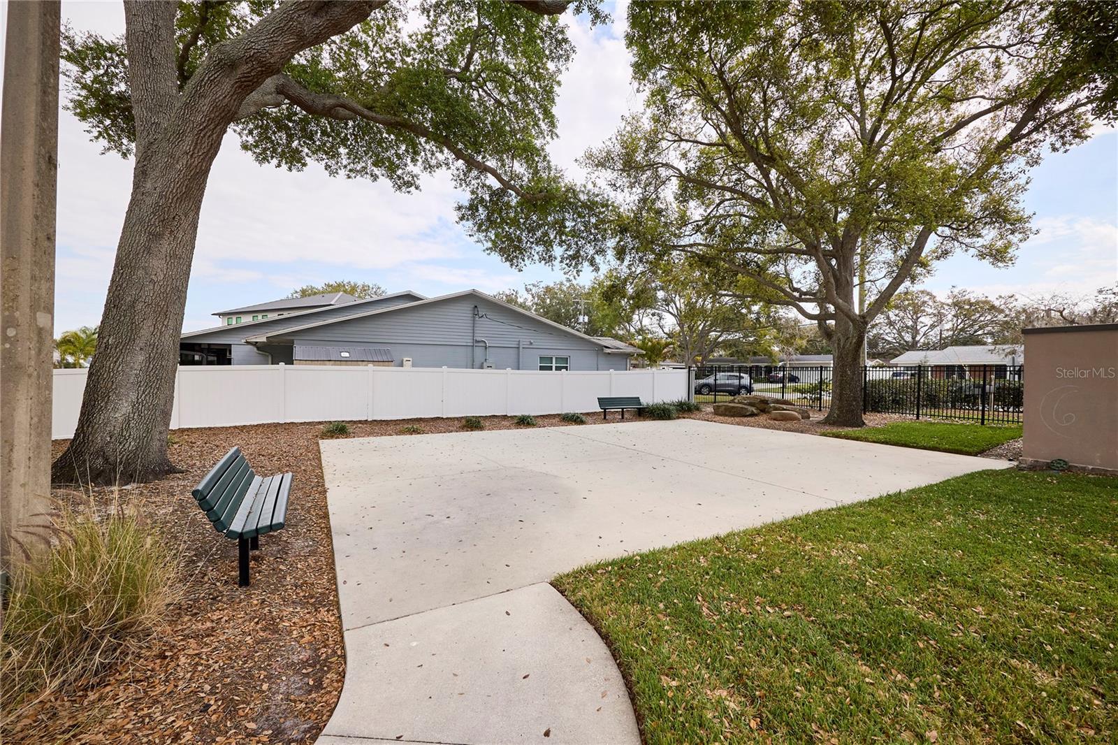 CARROLLWOOD SUB UNIT 1 - Residential Lease