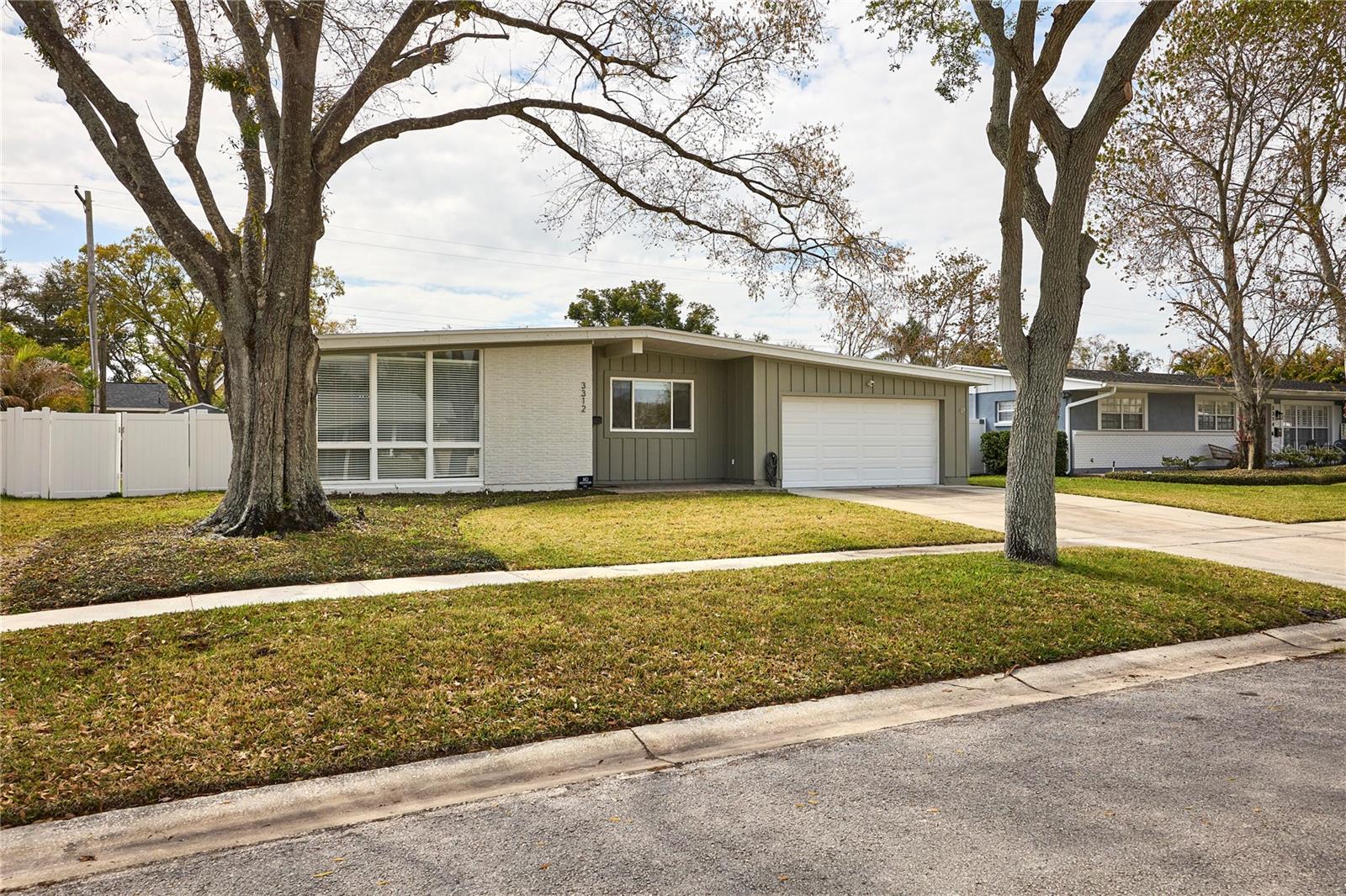 CARROLLWOOD SUB UNIT 1 - Residential Lease