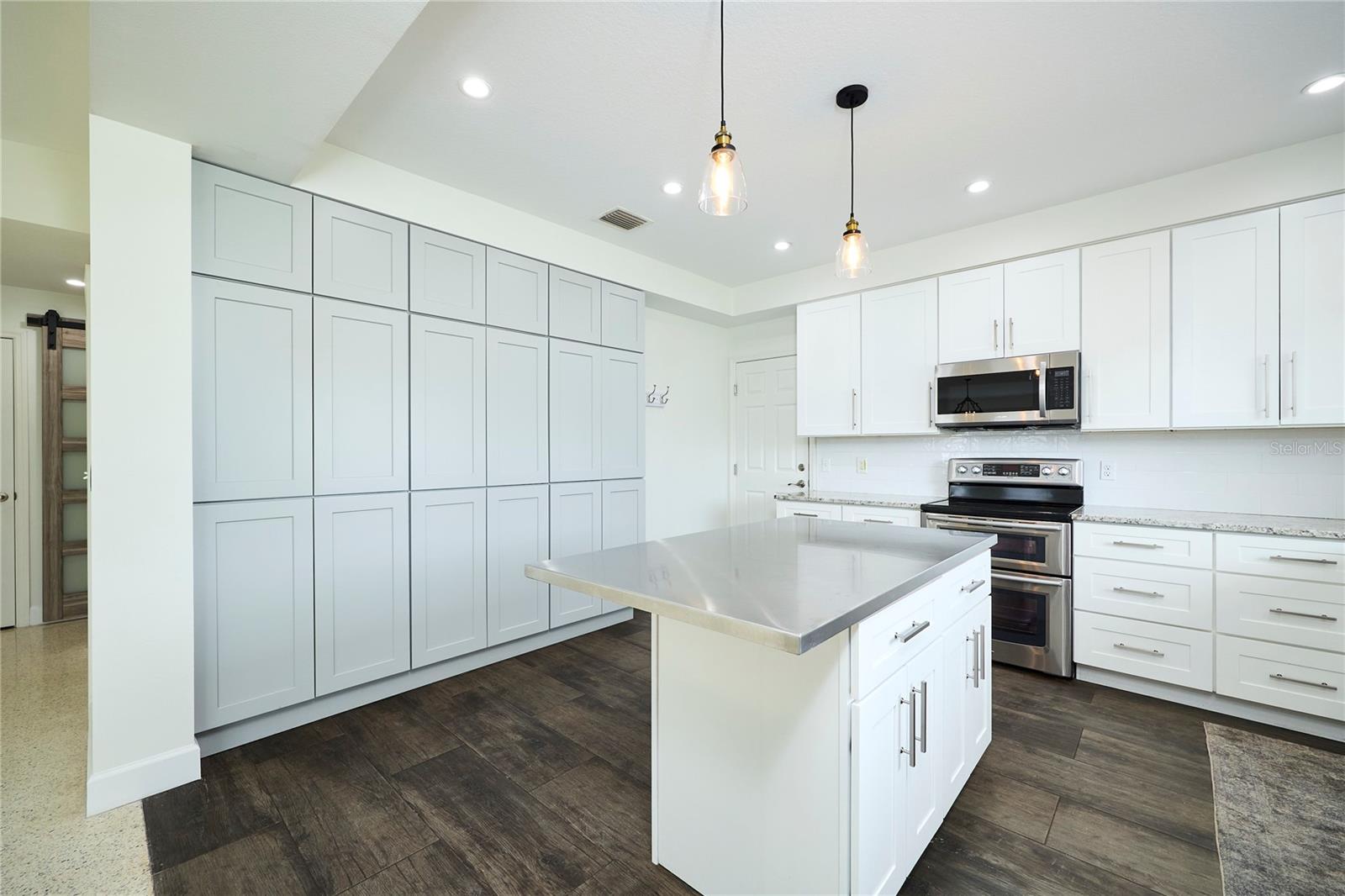 CARROLLWOOD SUB UNIT 1 - Residential Lease