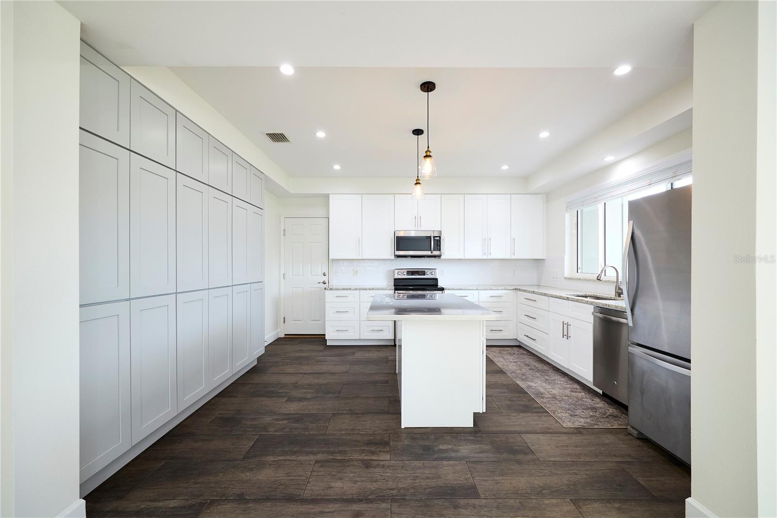 CARROLLWOOD SUB UNIT 1 - Residential Lease