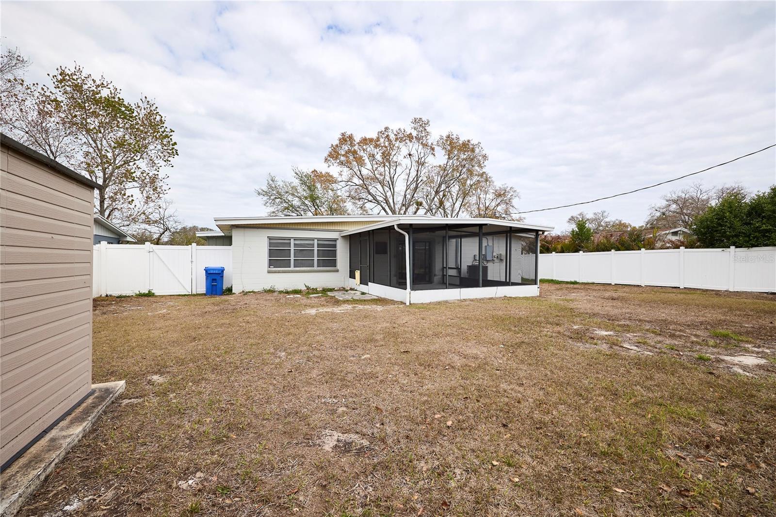 CARROLLWOOD SUB UNIT 1 - Residential Lease