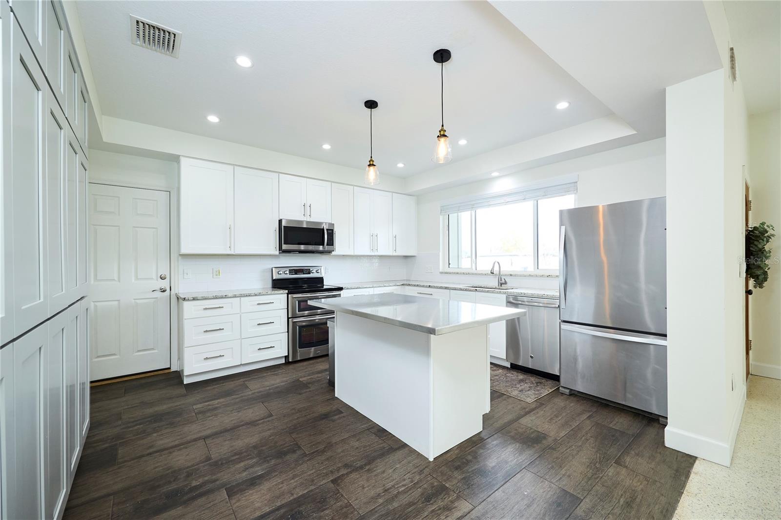 CARROLLWOOD SUB UNIT 1 - Residential Lease