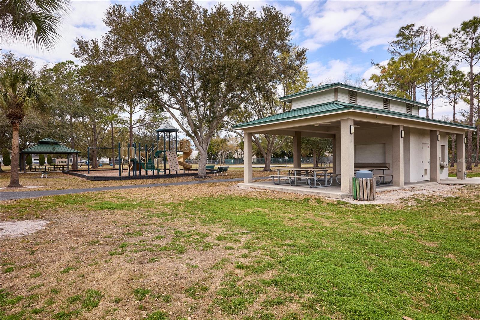 CARROLLWOOD SUB UNIT 1 - Residential Lease
