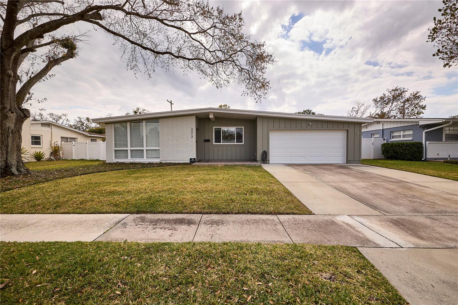 CARROLLWOOD SUB UNIT 1 - Residential Lease