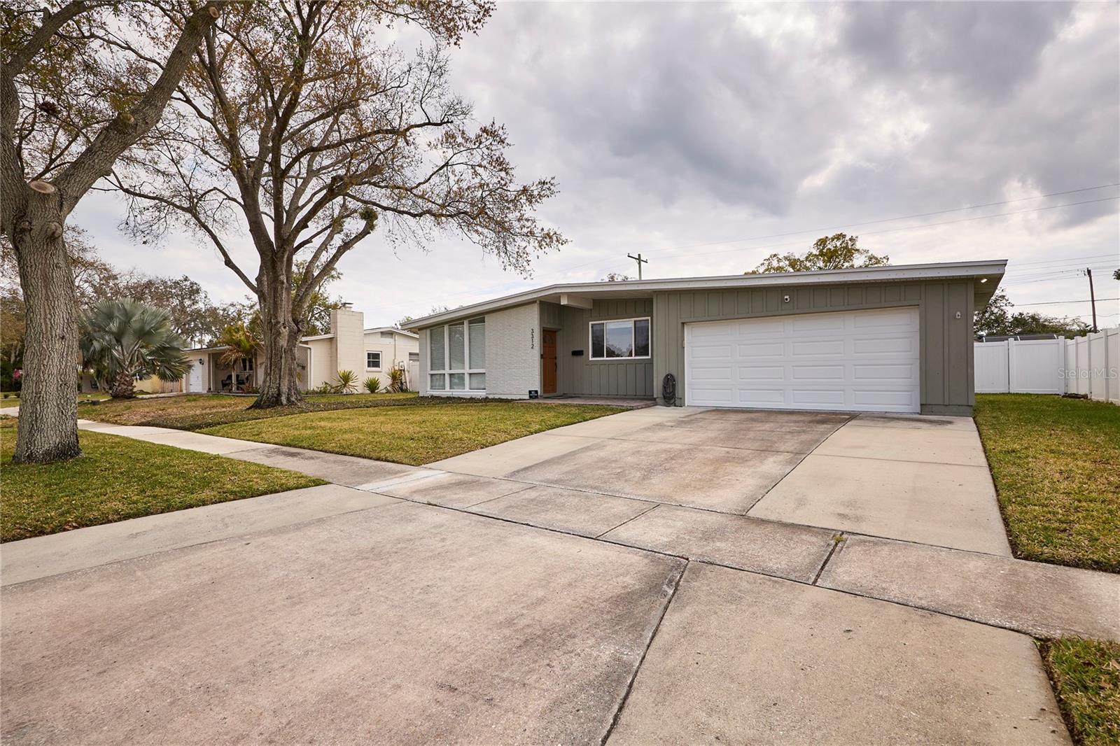 CARROLLWOOD SUB UNIT 1 - Residential Lease