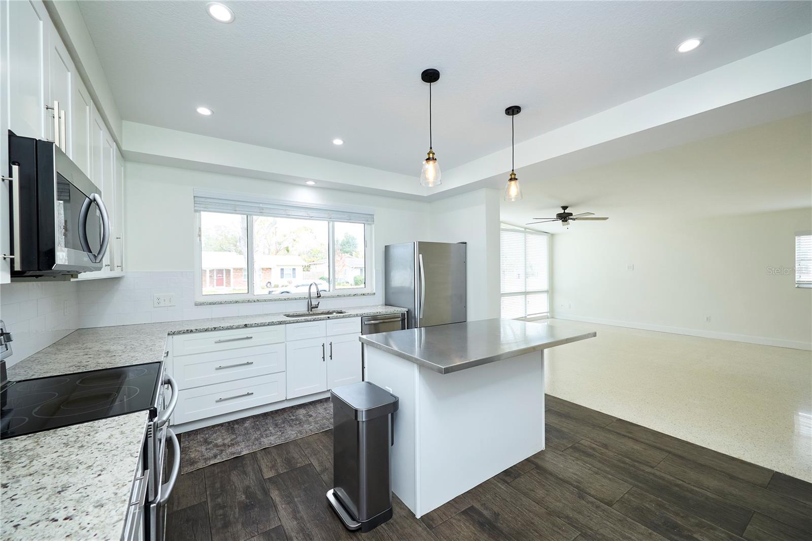 CARROLLWOOD SUB UNIT 1 - Residential Lease