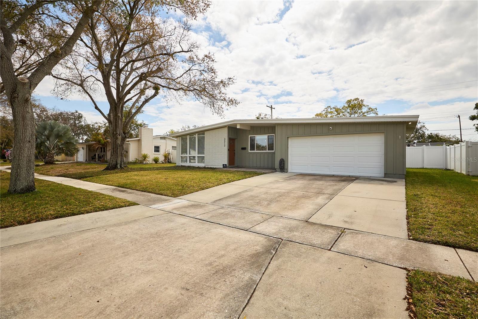 CARROLLWOOD SUB UNIT 1 - Residential Lease