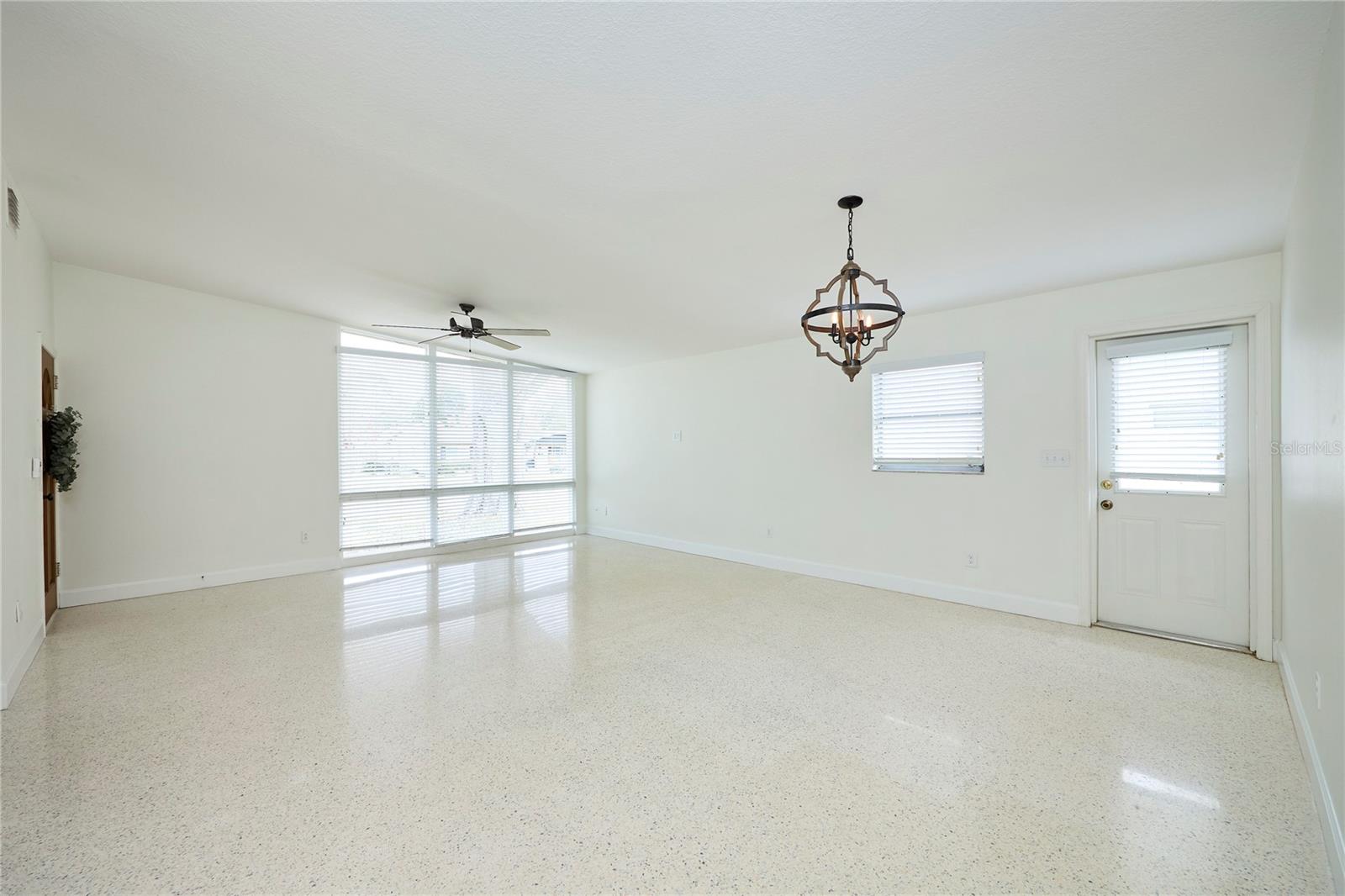 CARROLLWOOD SUB UNIT 1 - Residential Lease