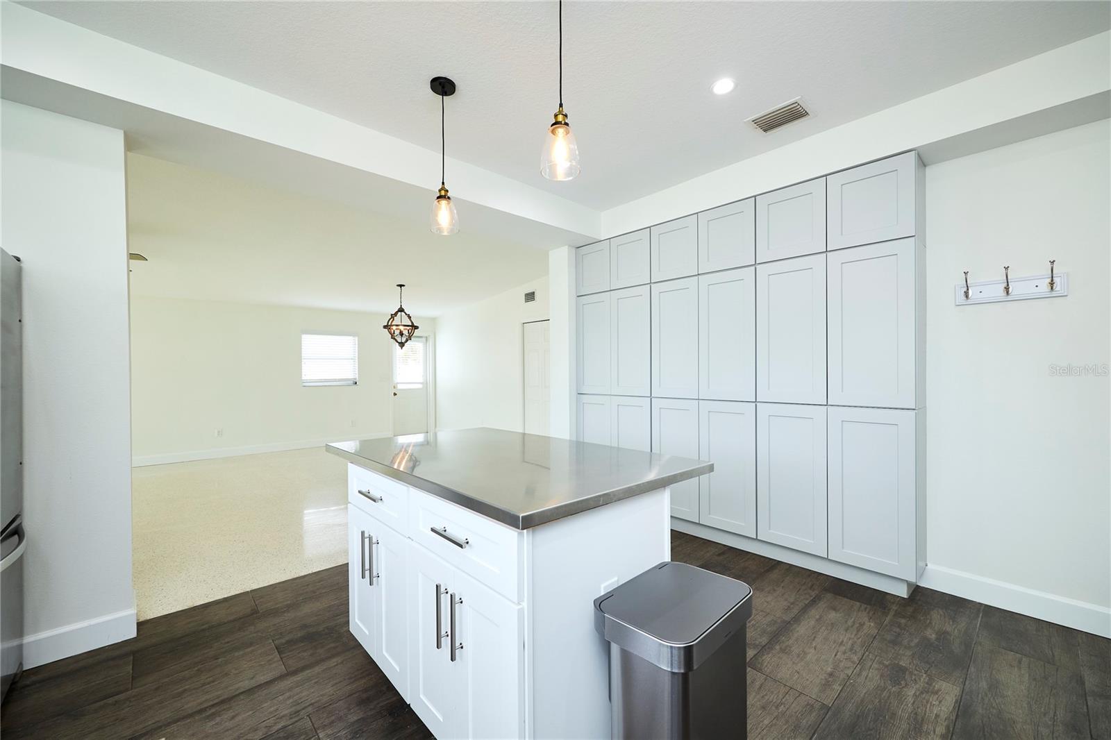 CARROLLWOOD SUB UNIT 1 - Residential Lease