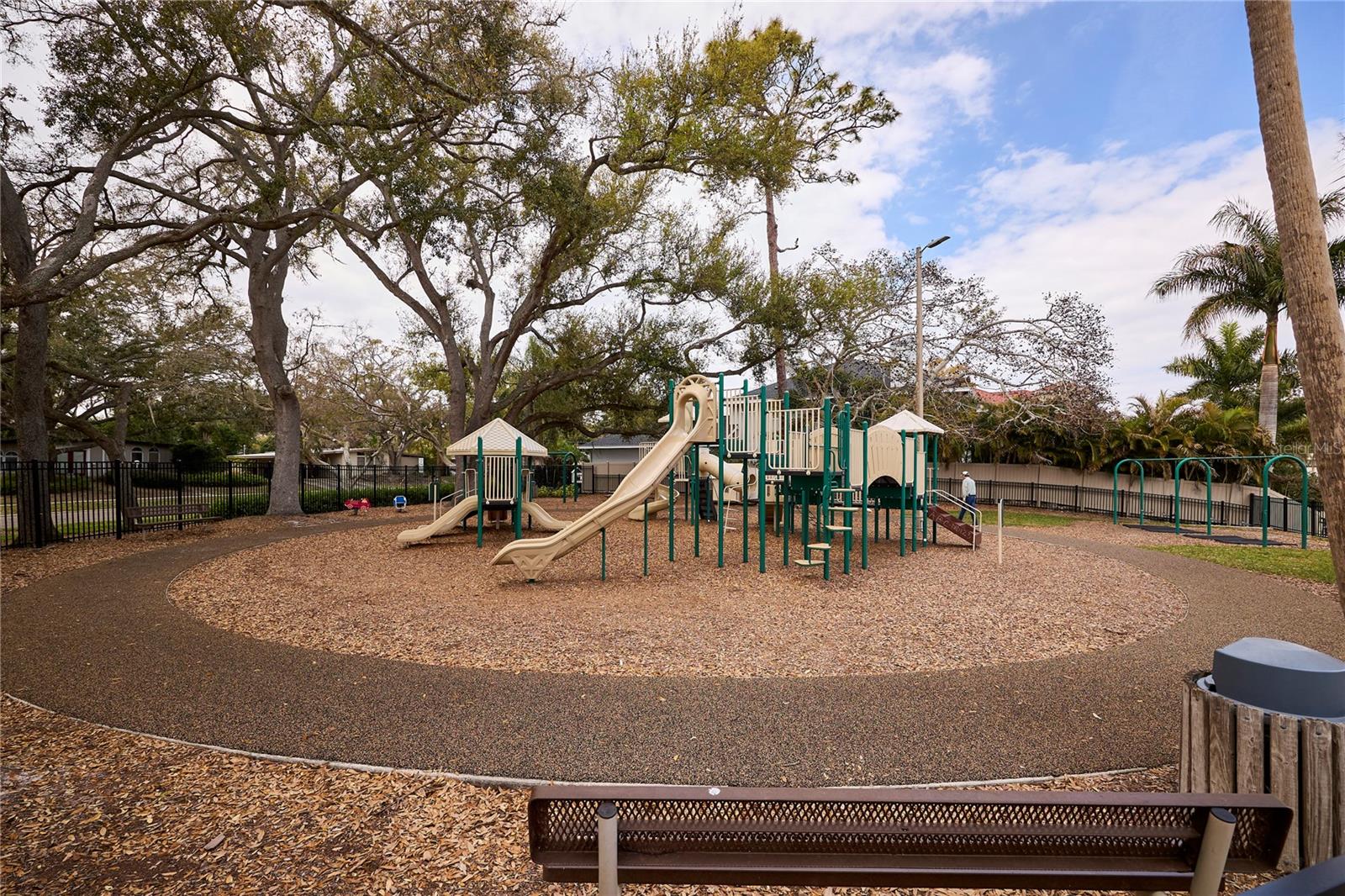CARROLLWOOD SUB UNIT 1 - Residential Lease