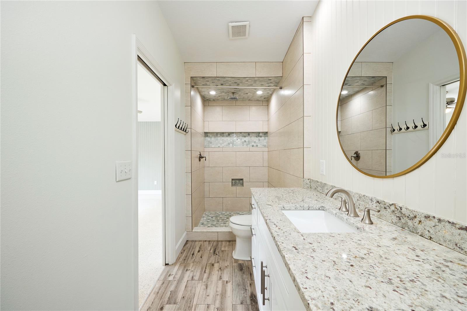 CARROLLWOOD SUB UNIT 1 - Residential Lease