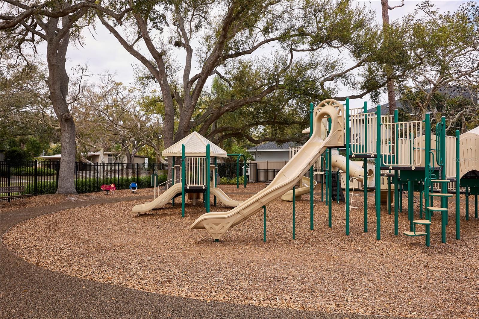 CARROLLWOOD SUB UNIT 1 - Residential Lease
