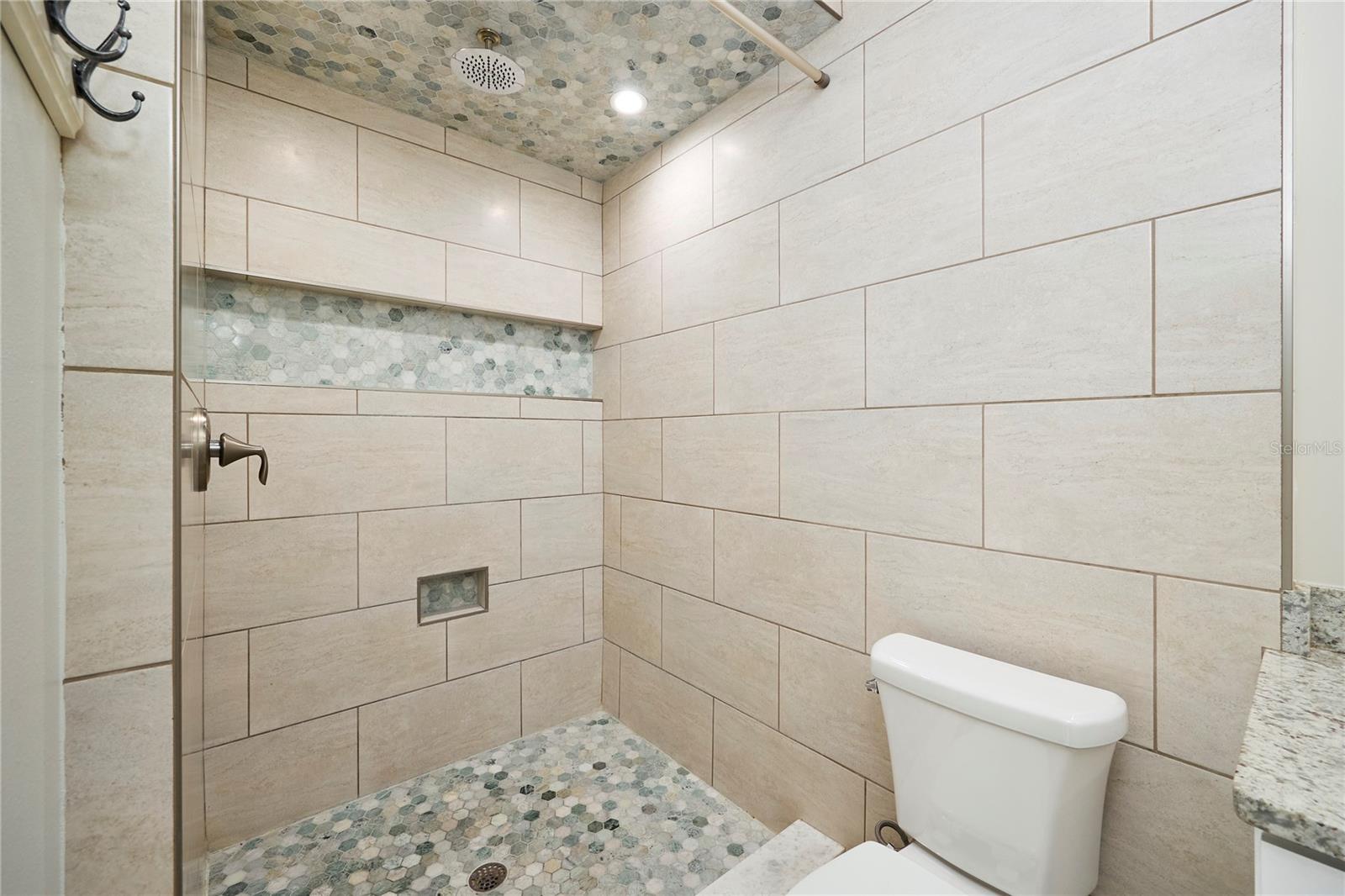 CARROLLWOOD SUB UNIT 1 - Residential Lease