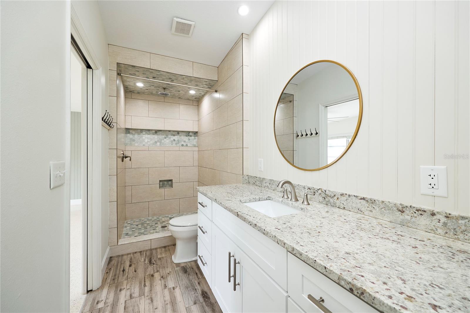 CARROLLWOOD SUB UNIT 1 - Residential Lease