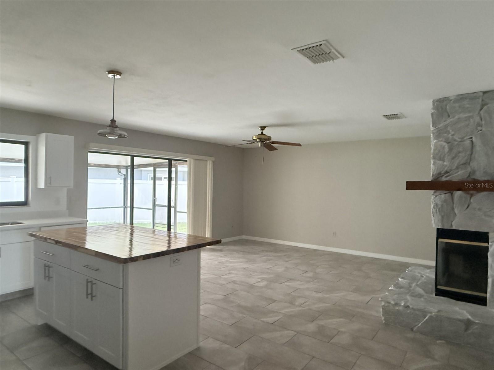 PEBBLE CREEK VILLAGE UNIT 5 - Residential Lease